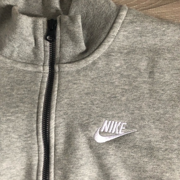 Nike crop top - Picture 2 of 4